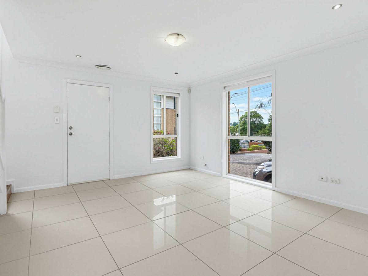 2/2A Federal Road, Seven Hills - image 2
