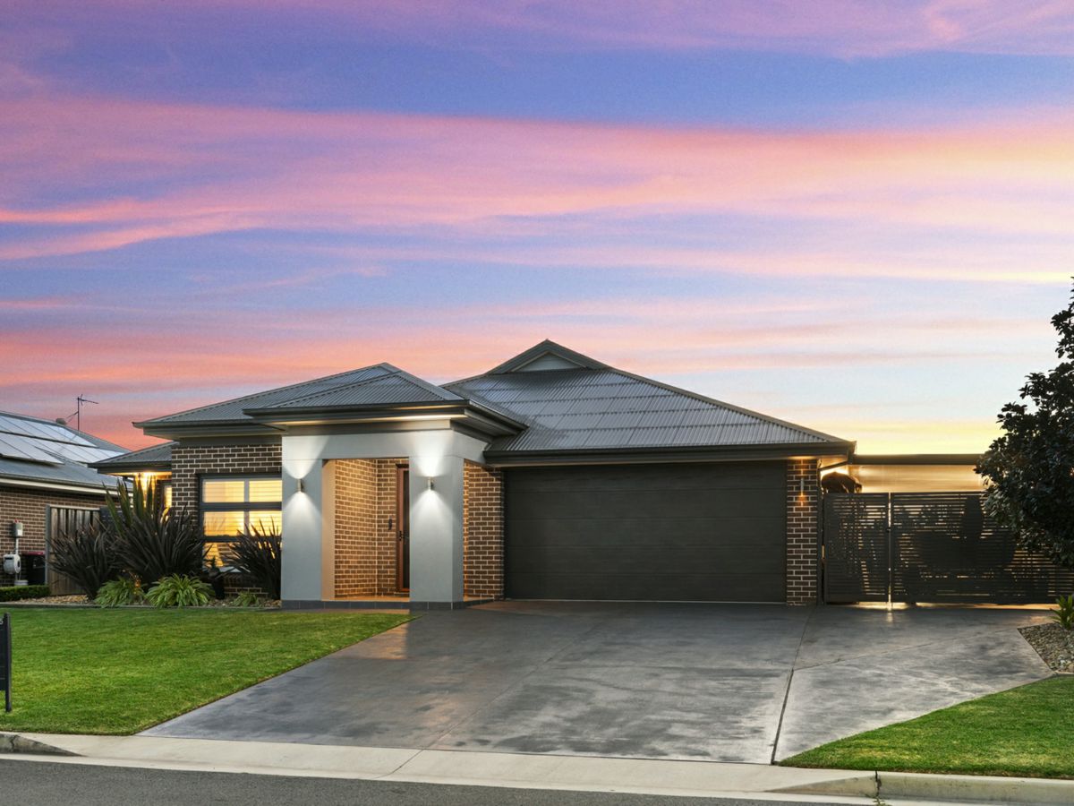 25 Moorhen Street, Pitt Town - image 1