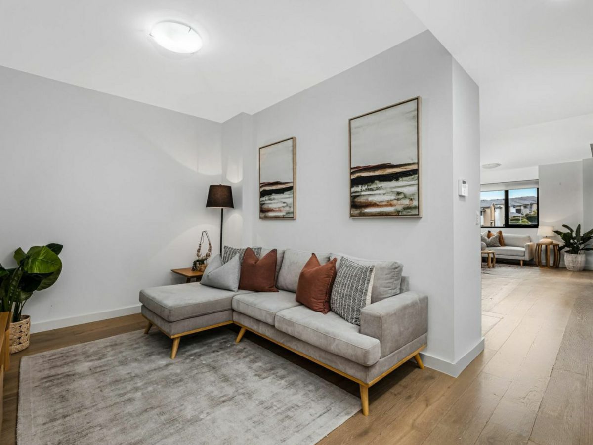 211/4 Gerbera Place, Kellyville - image 3