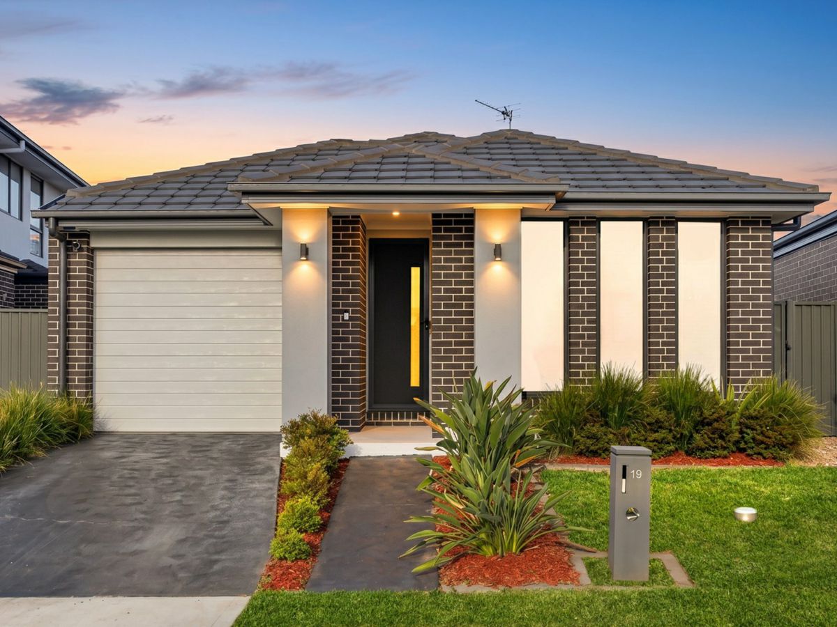 19 Caledonia Crescent (Melonba), Marsden Park - image 1