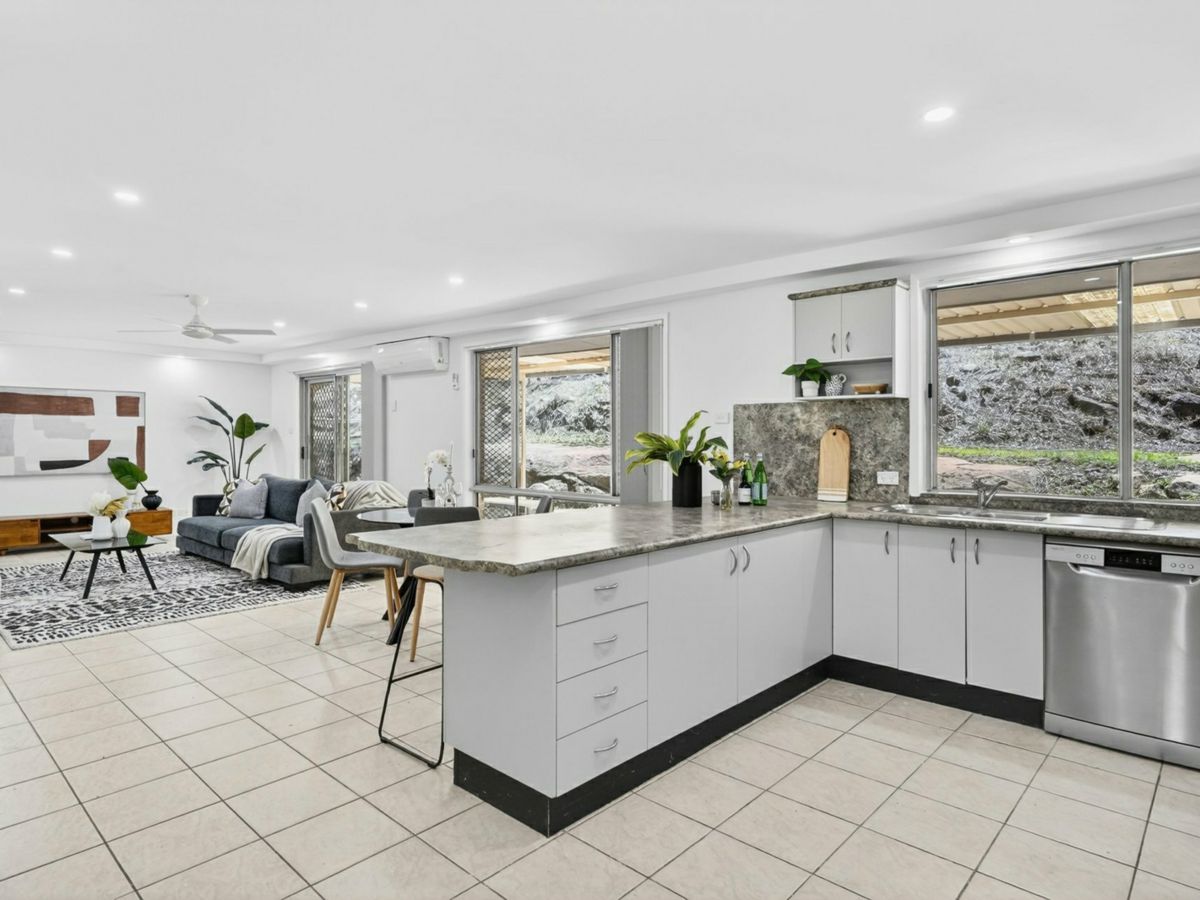 32 Willow Brook Place, Tennyson - image 1