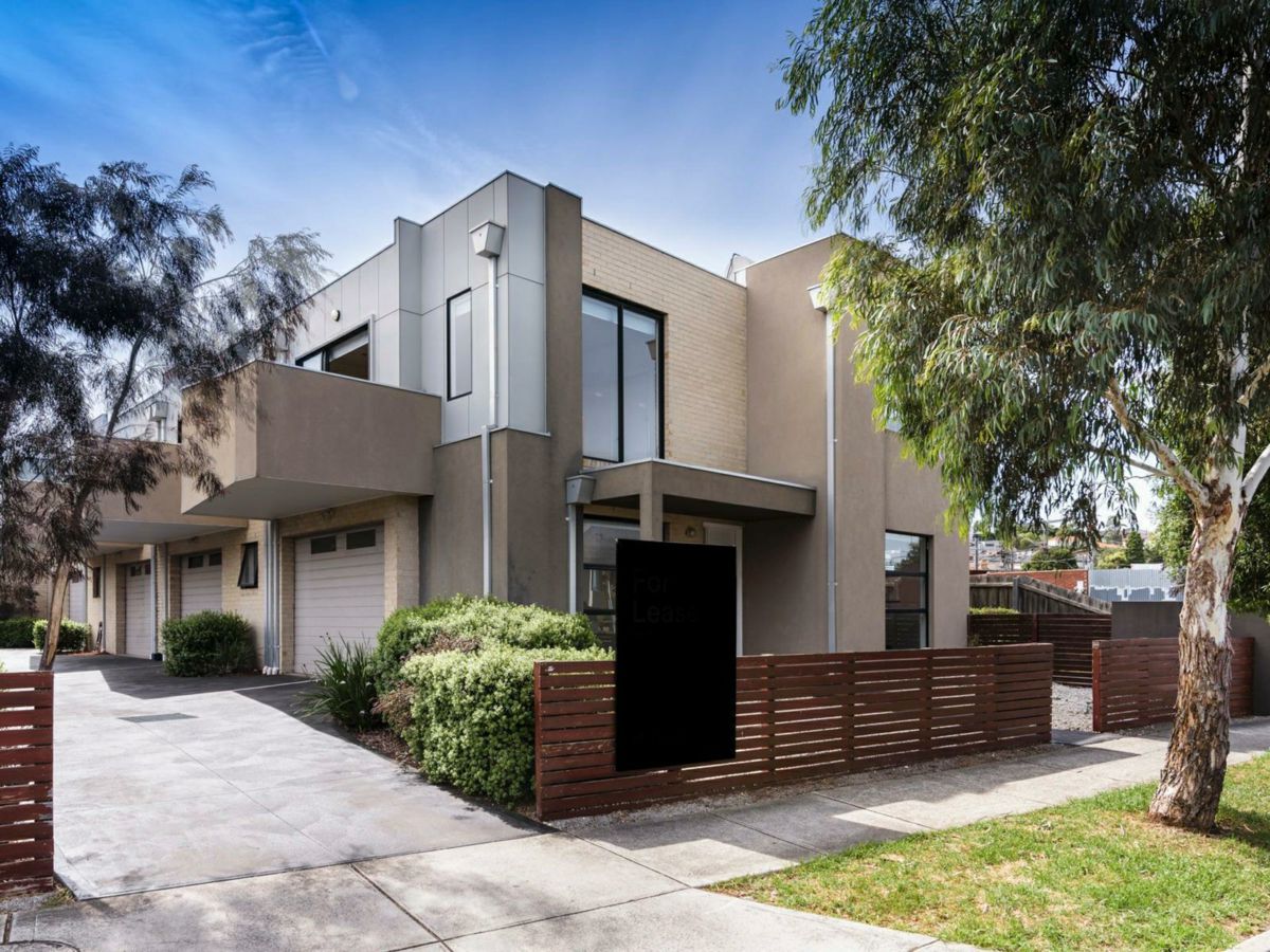 1/2 McCracken Avenue, Pascoe Vale - image 1