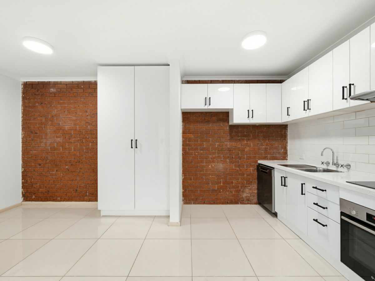 2/37 Saunders Street, Coburg - image 2