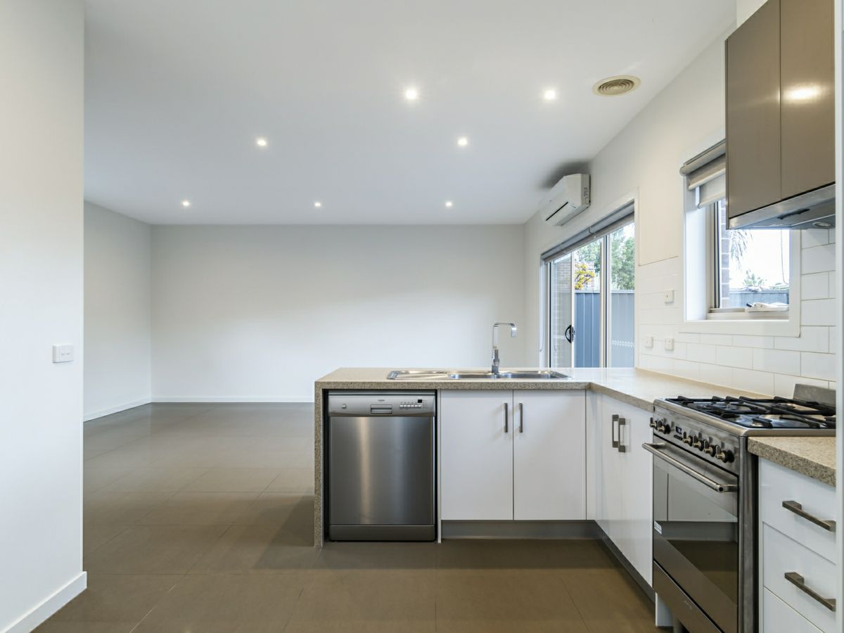 2/21 Surrey Street, Pascoe Vale - image 3