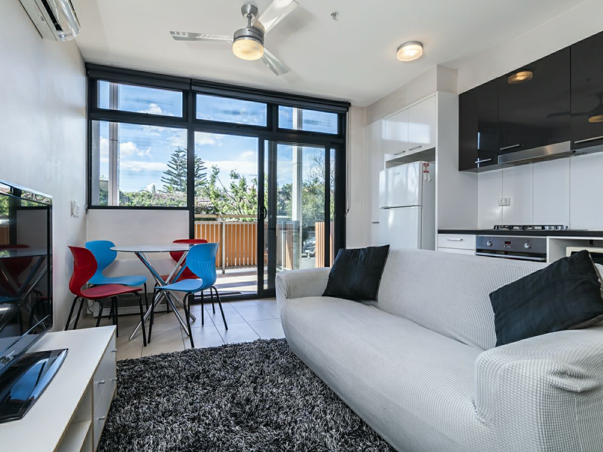 10/14 Nicholson Street, Coburg - image 1