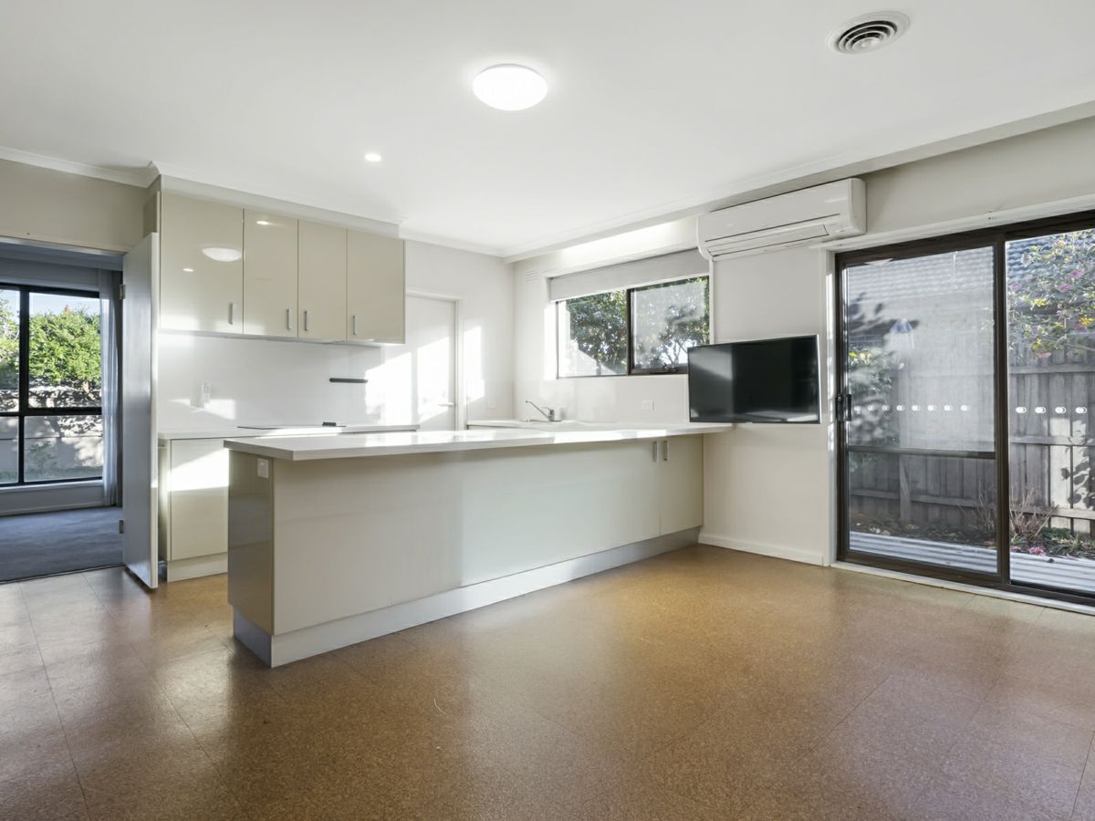 1/126 Brougham Street, Kew - image 3