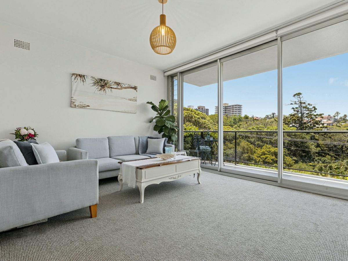 16/3 Tower Street, Manly - image 2