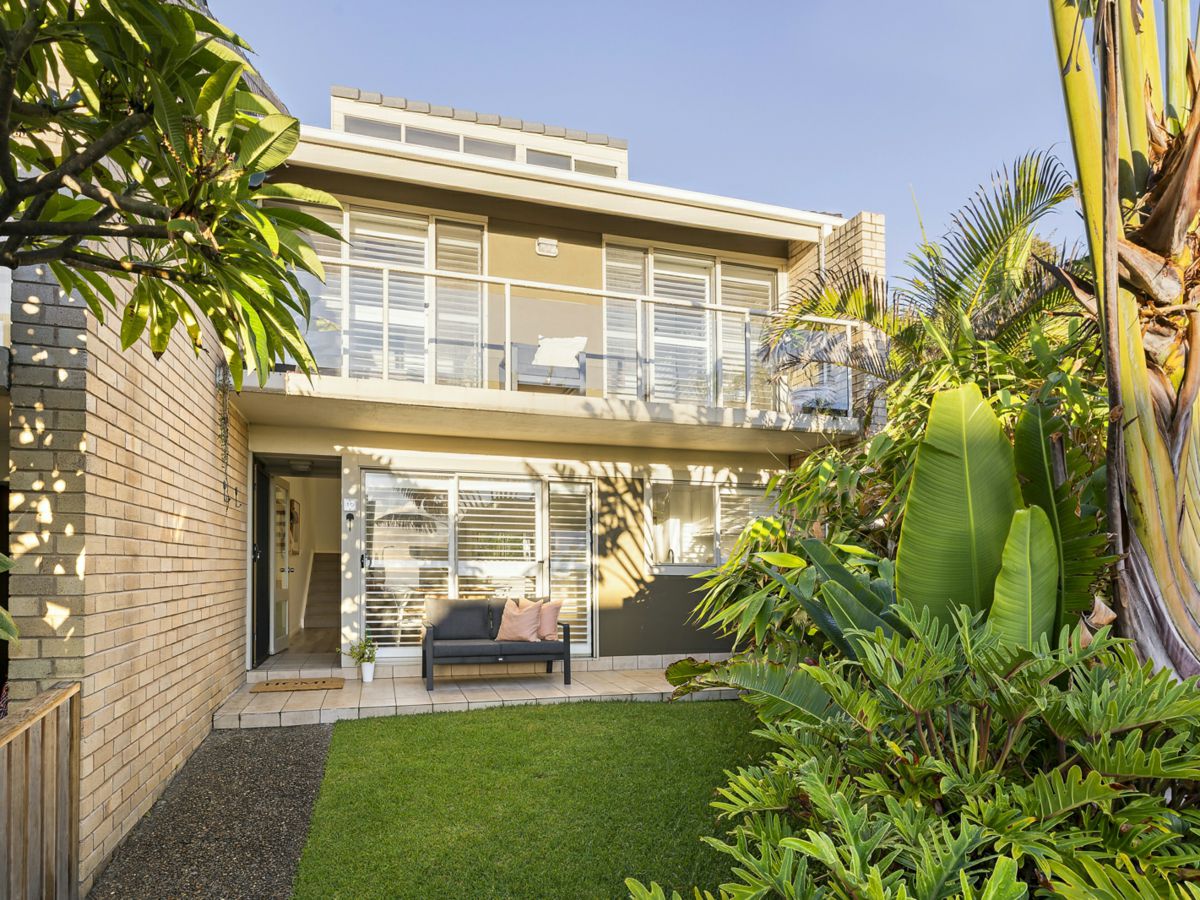 10/2 Beach Street, Curl Curl - image 2