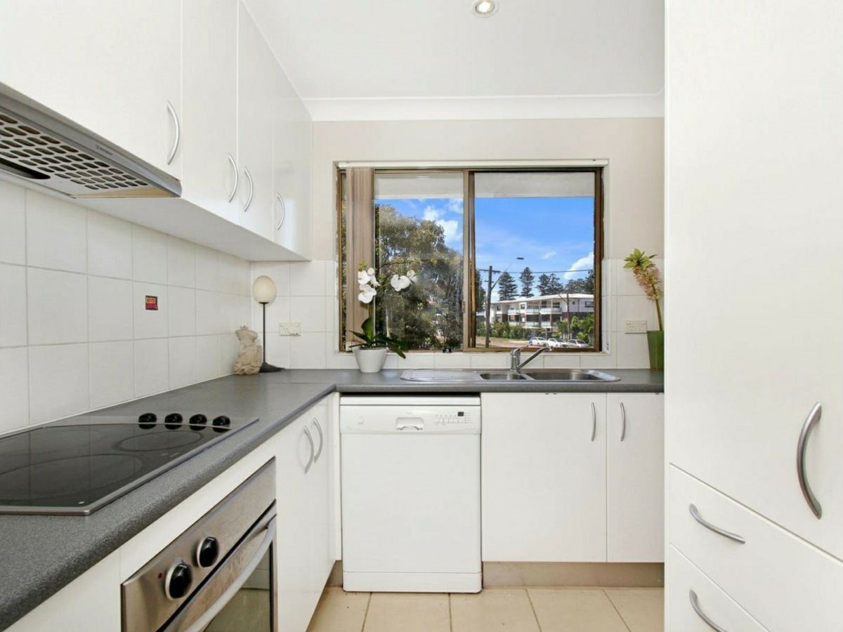 16/1 Robertson Street, Narrabeen - image 2