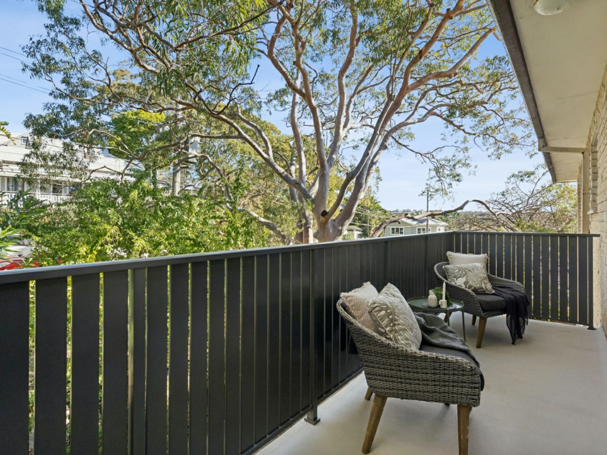 8/64 Francis Street, Manly - image 2