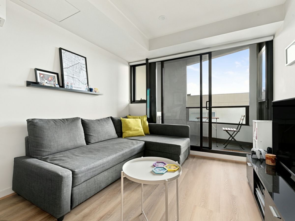 907/240 Barkly Street, Footscray - image 1