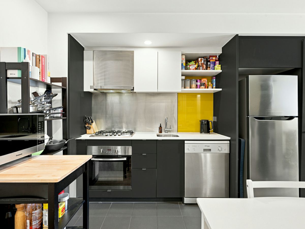 907/240 Barkly Street, Footscray - image 2