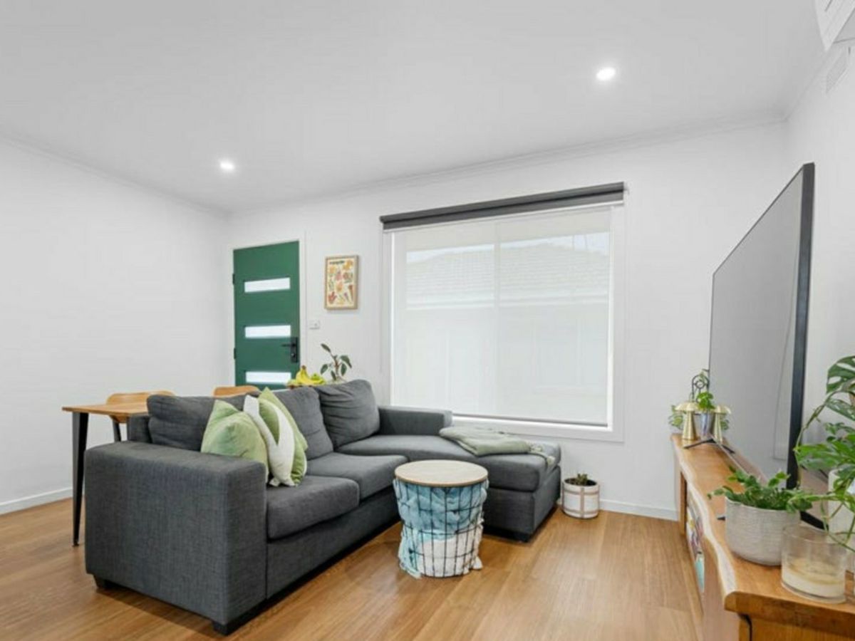 6/10 Barnett Street, Yarraville - image 2