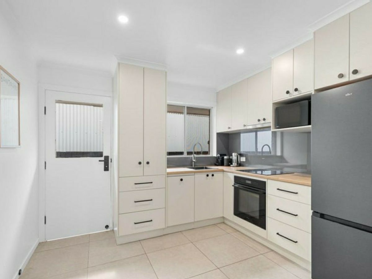 6/10 Barnett Street, Yarraville - image 3