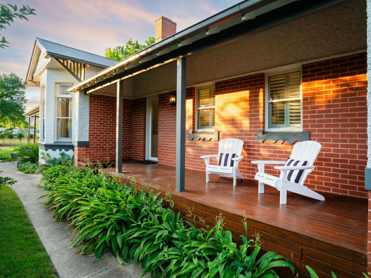 696 Macauley Street, Albury - image 2