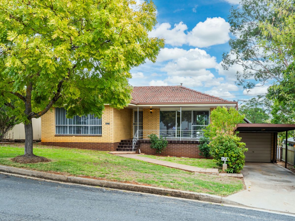423 Pine Avenue, LAVINGTON