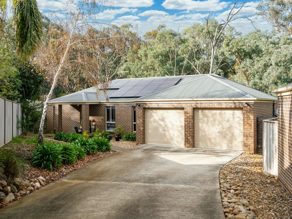 1&2/32 Briwood Court, Albury - image 1