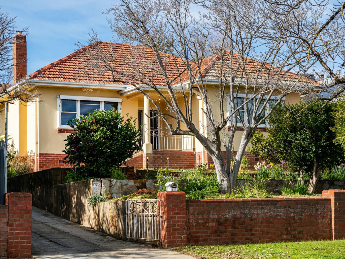 618 Schubach Street, East Albury - image 1