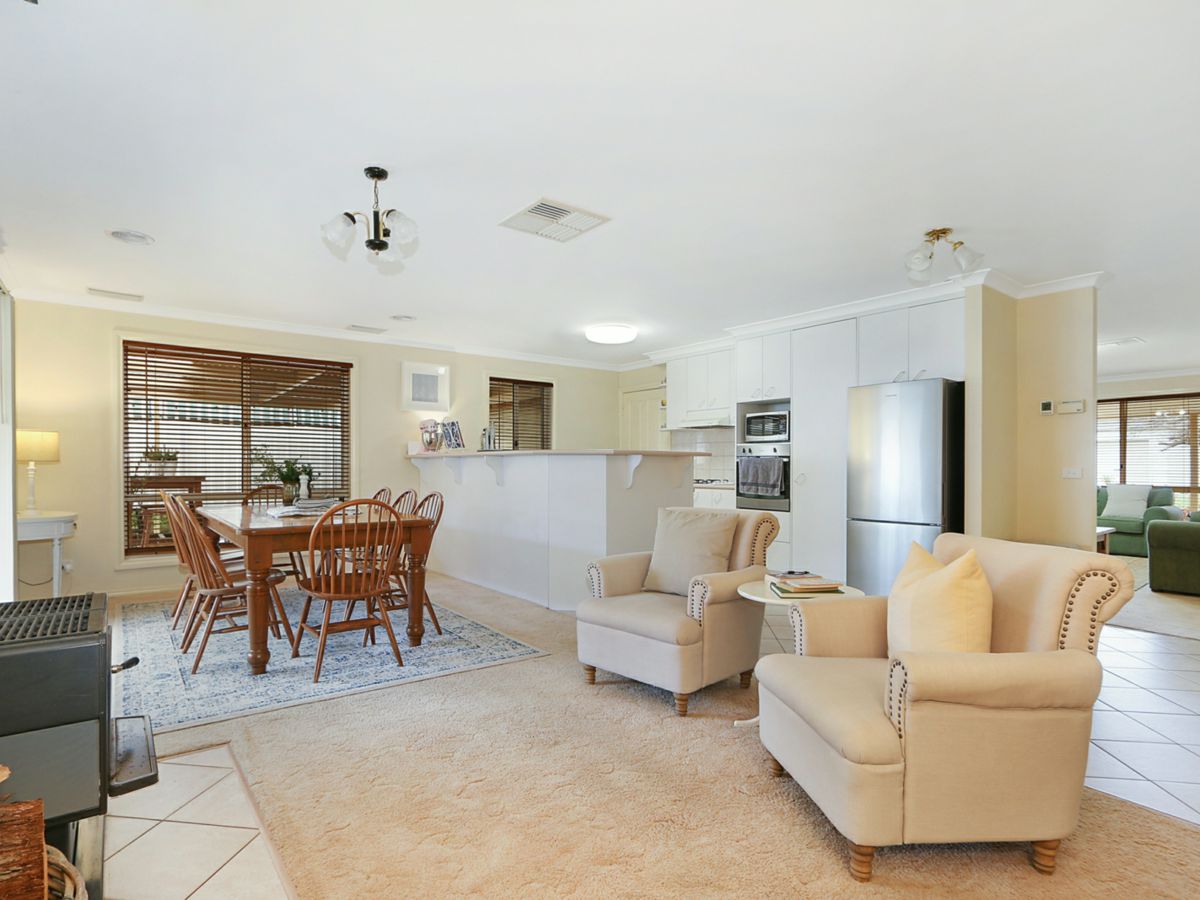 8 Prujoy Place, West Albury - image 3
