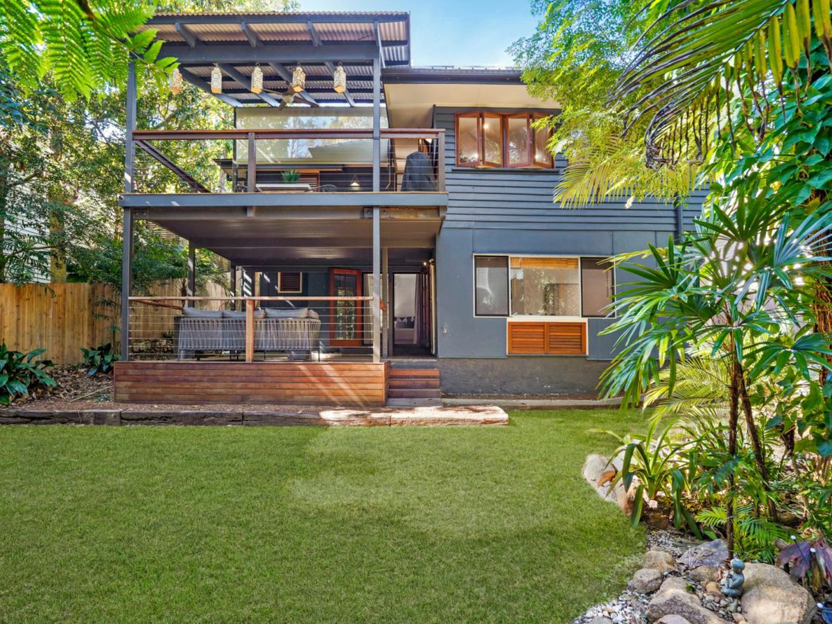 11 Burnham Road, Bardon - image 1