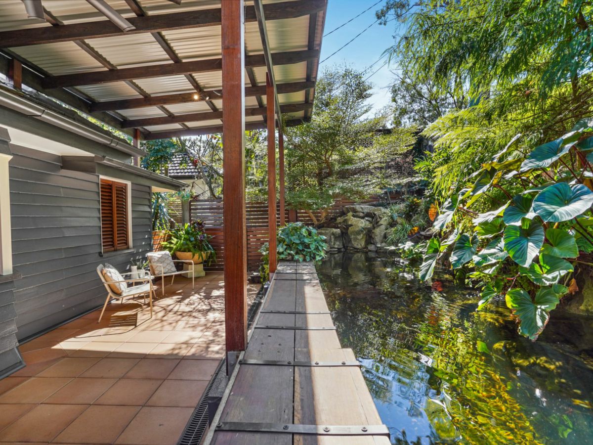 11 Burnham Road, Bardon - image 1