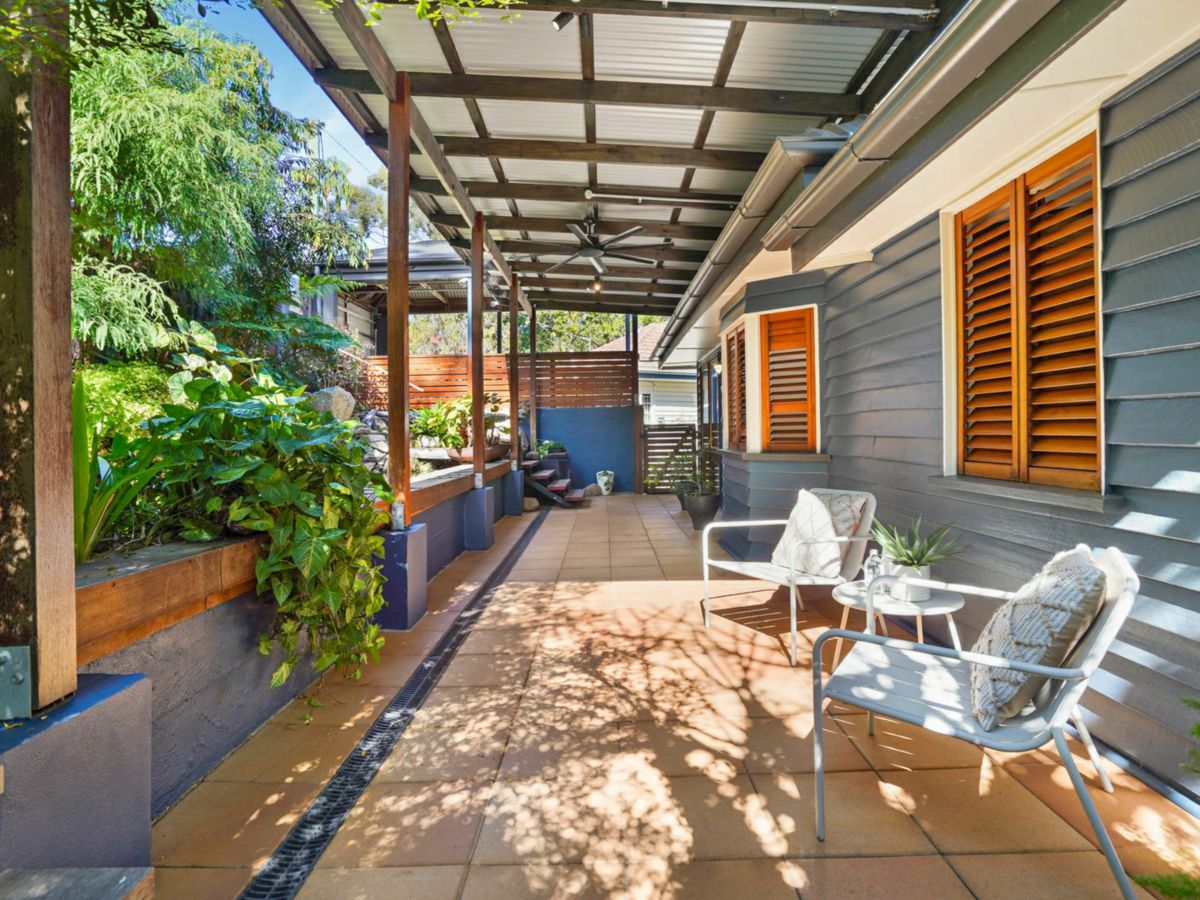 11 Burnham Road, Bardon - image 2