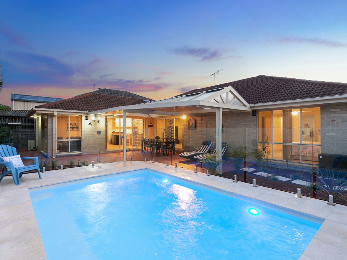 19 Boat Harbour Close, Summerland Point - image 2