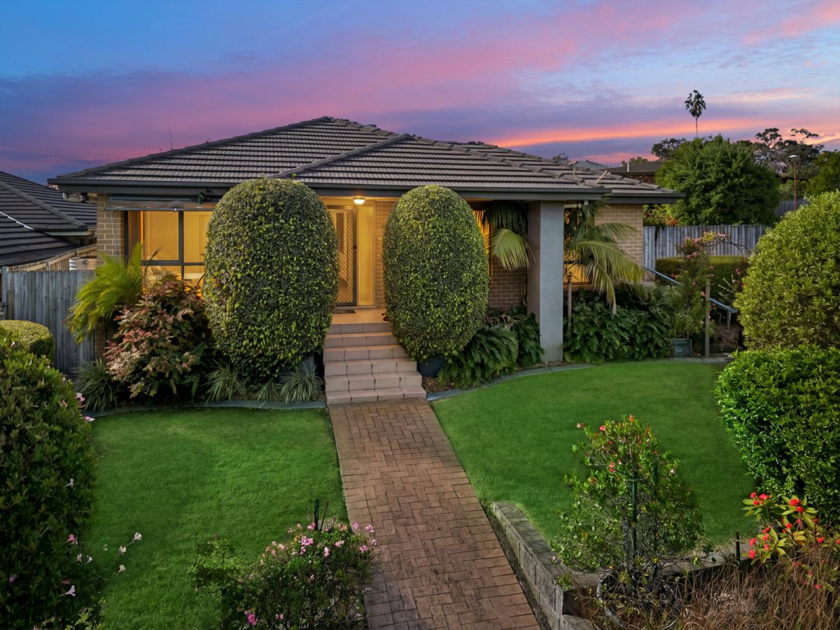 28 Snapdragon Crescent, Hamlyn Terrace - image 1