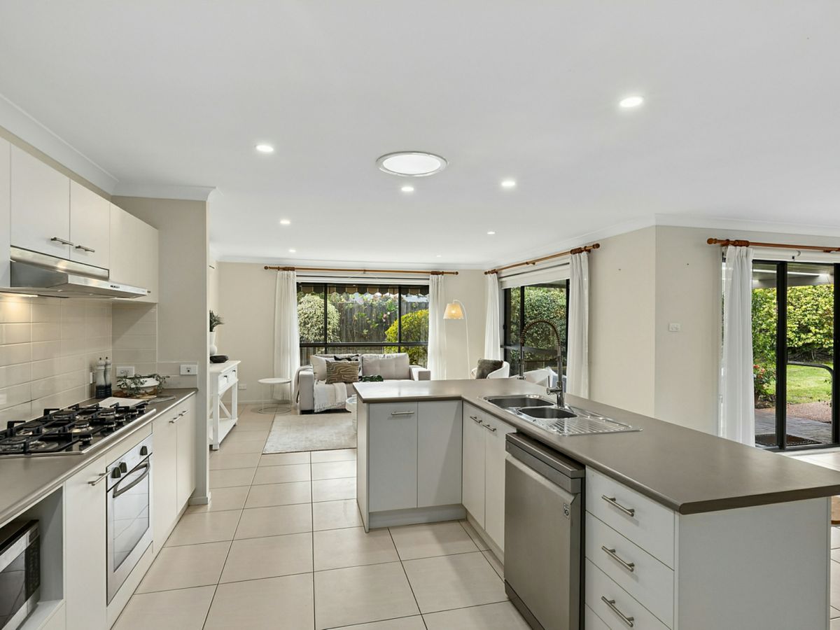 28 Snapdragon Crescent, Hamlyn Terrace - image 2
