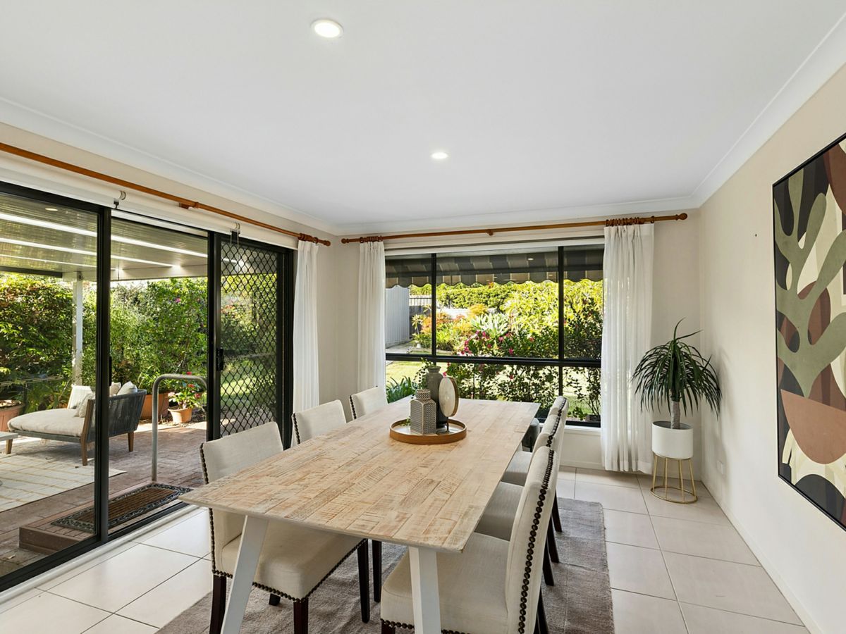 28 Snapdragon Crescent, Hamlyn Terrace - image 3