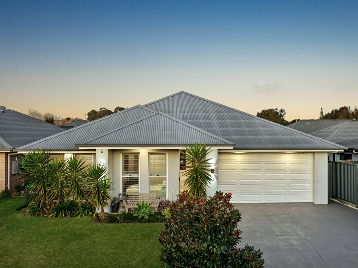 48 Jasper Avenue, Hamlyn Terrace - image 1