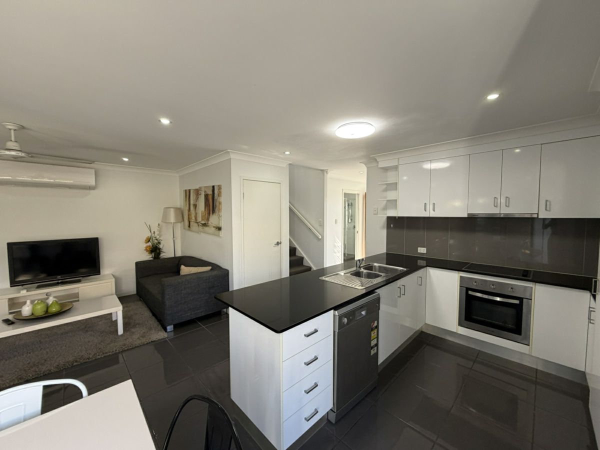 2/1 Agnes Street, South Gladstone - image 2