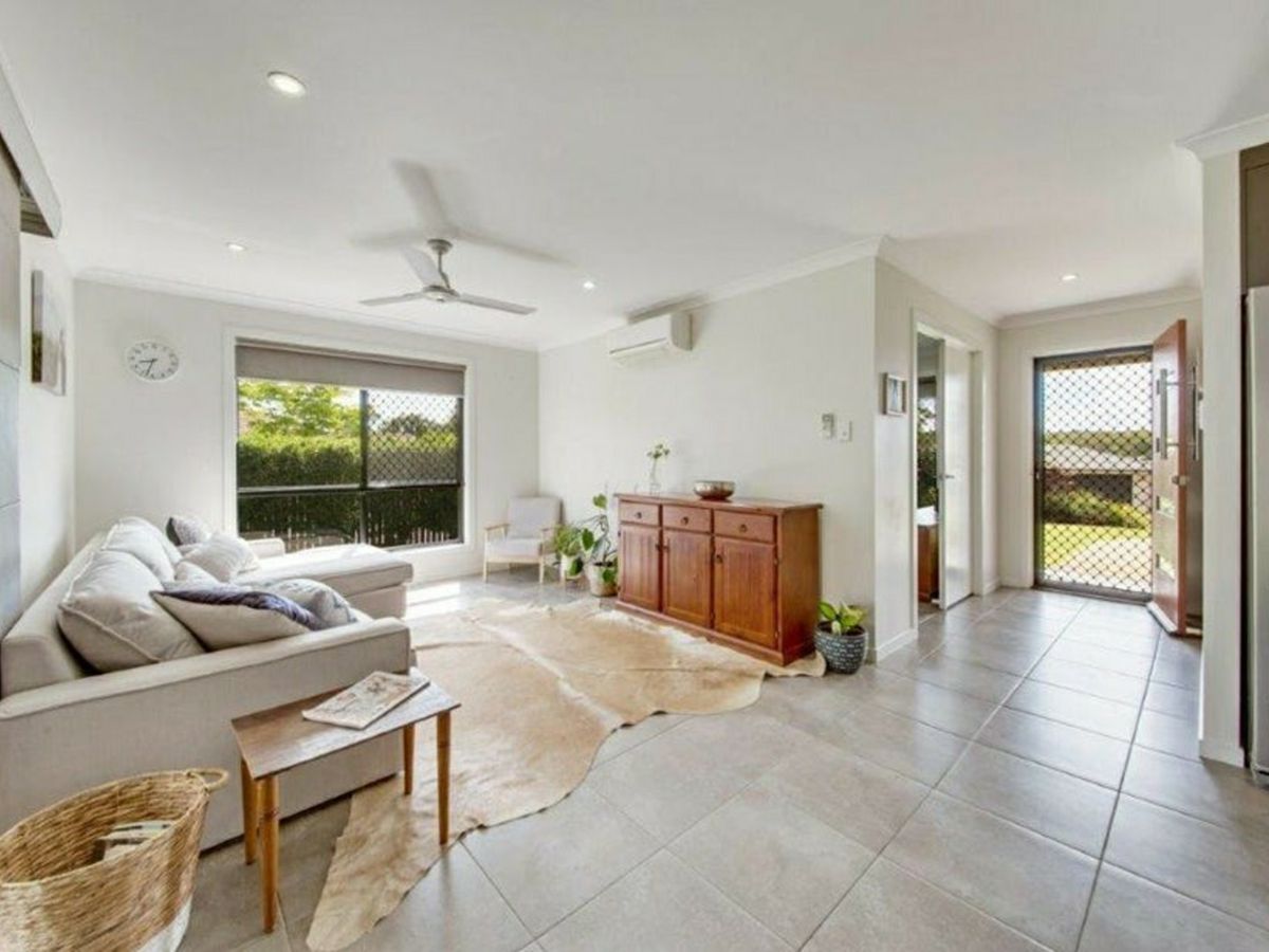 6 Spence Court, Kirkwood - image 2