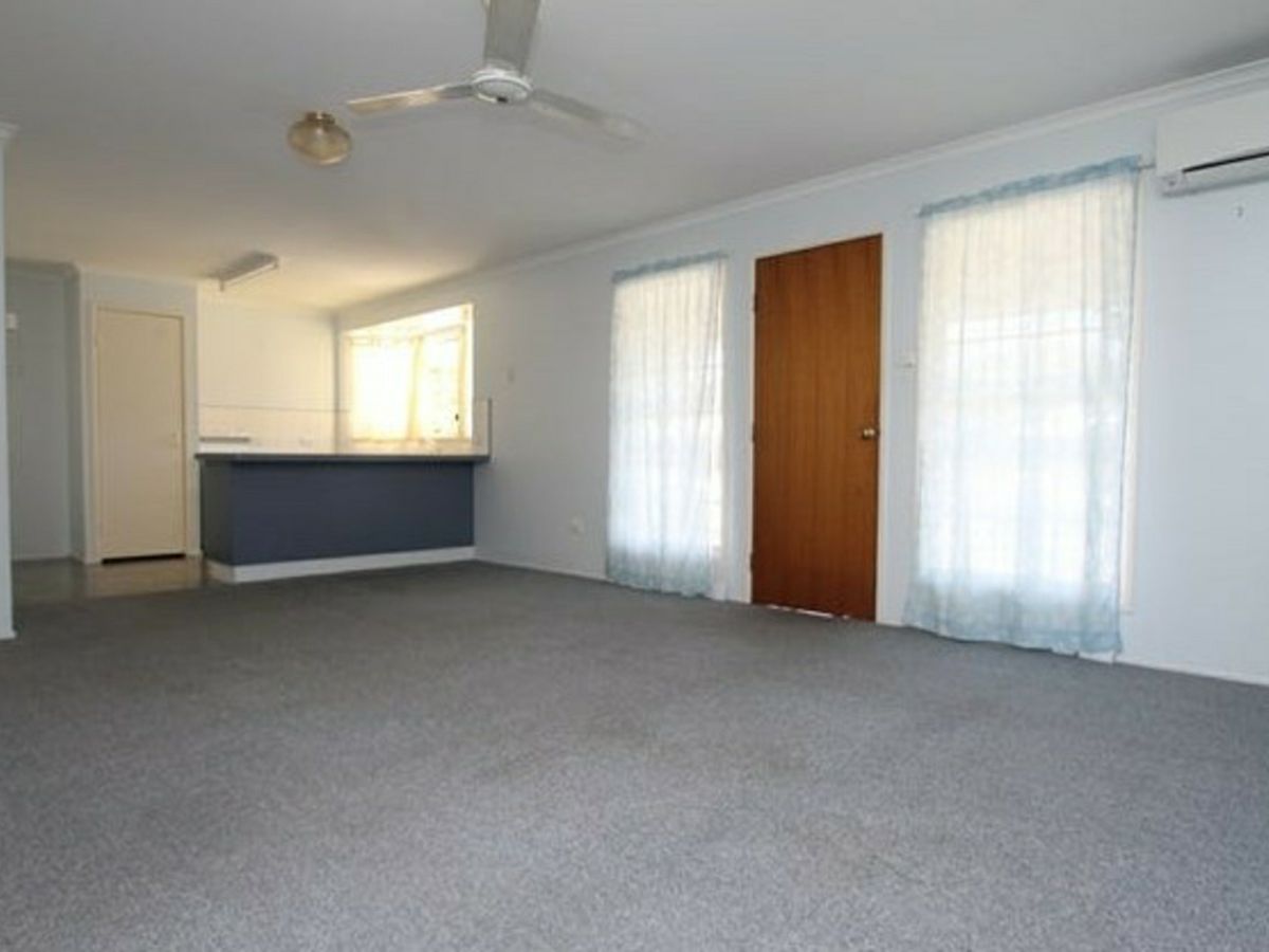 77 Aramac Drive, Clinton - image 3