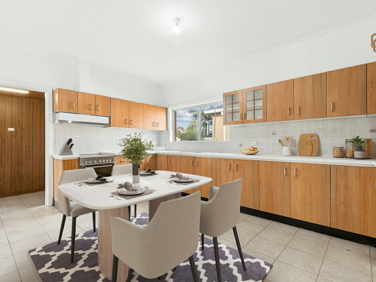33 Waratah Parade, Narraweena - image 2