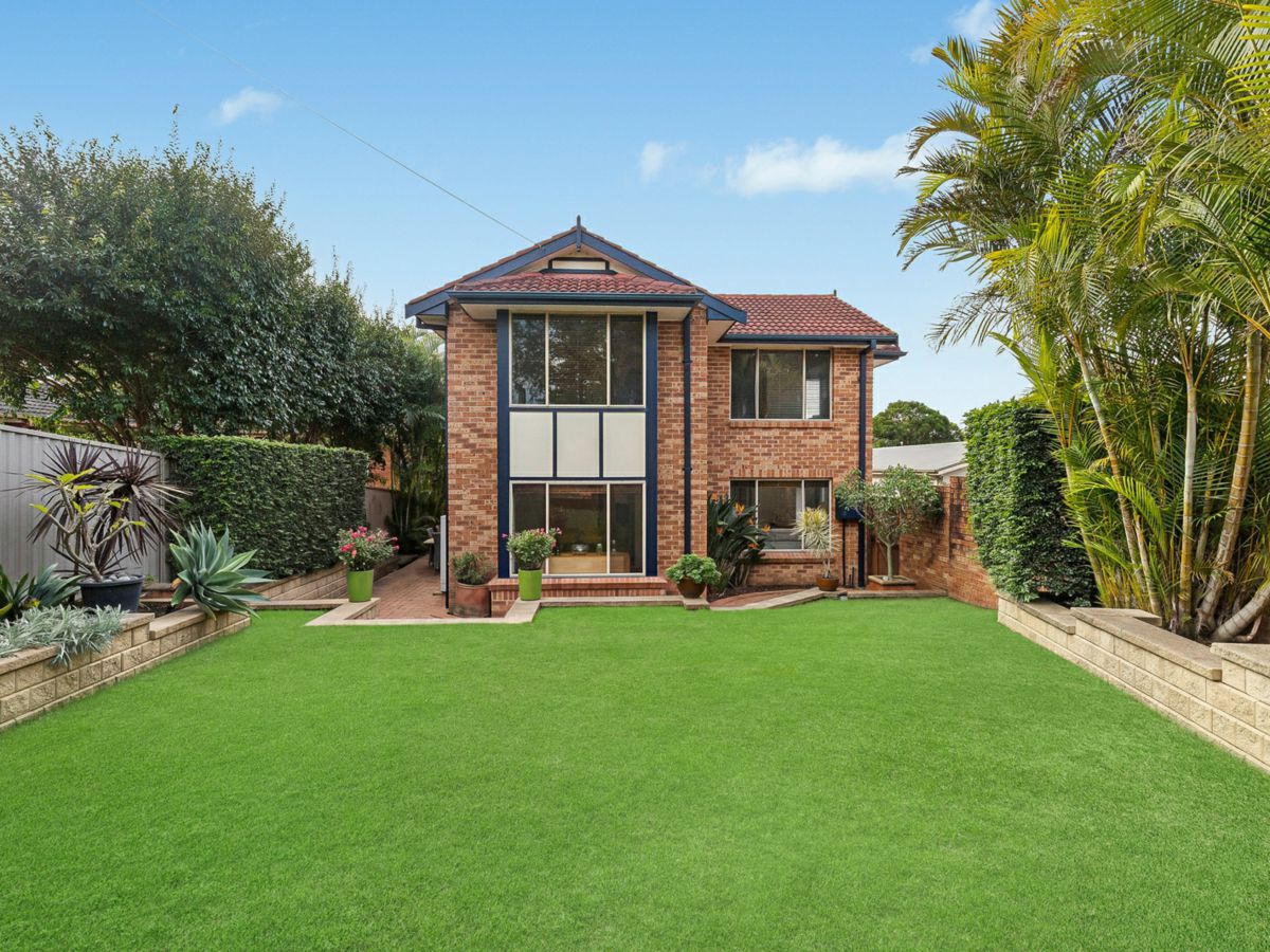 8 Oxford Falls Road, Beacon Hill - image 1