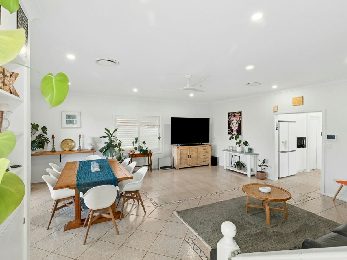 21 Waratah Parade, Narraweena - image 3