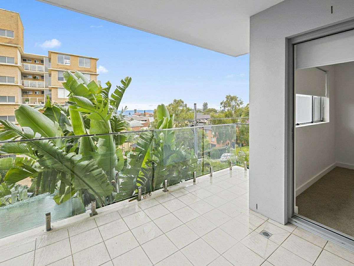 8/56A Park Street, Narrabeen - image 2