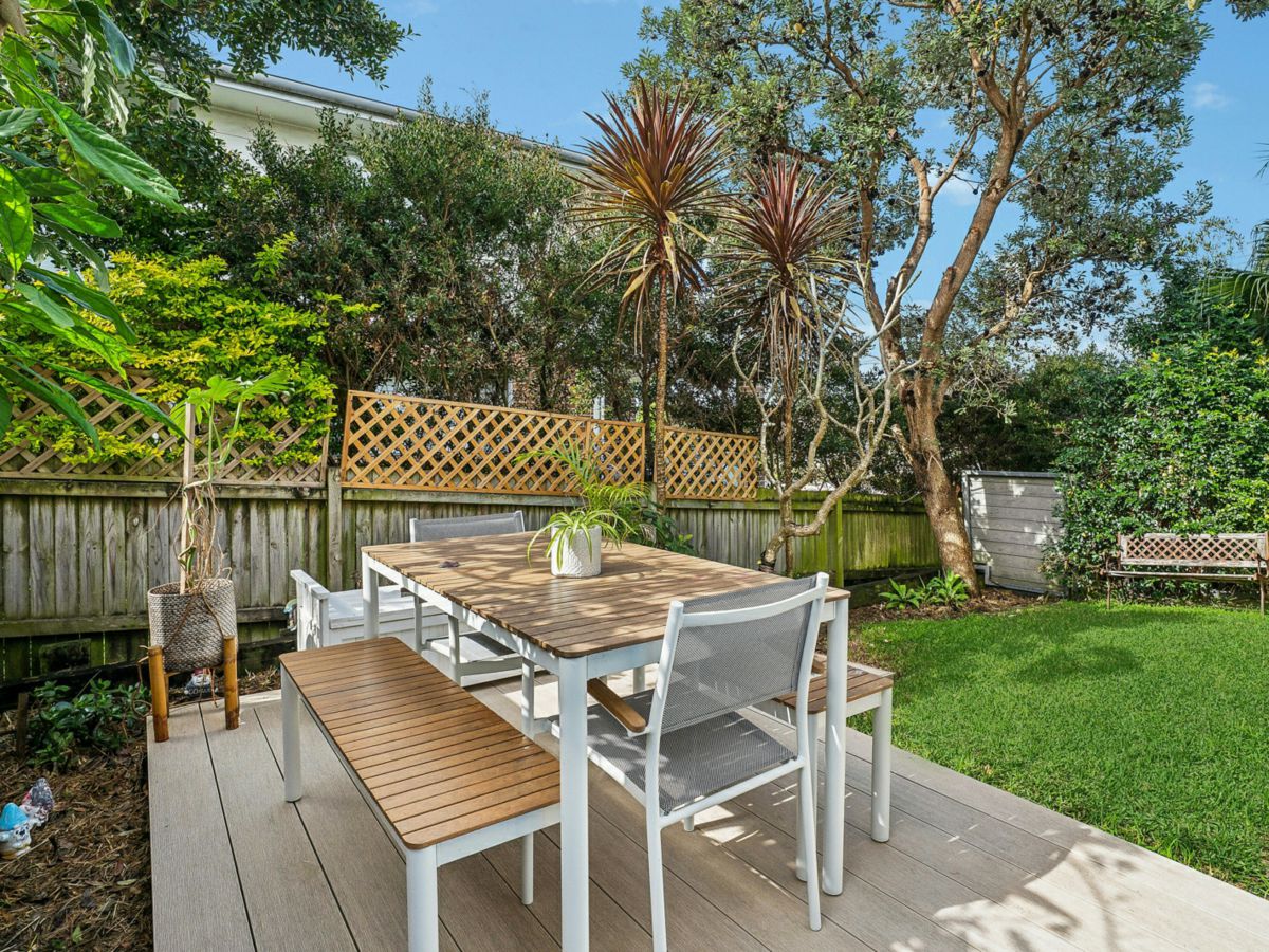 2/18 Shackel Avenue, Brookvale - image 1