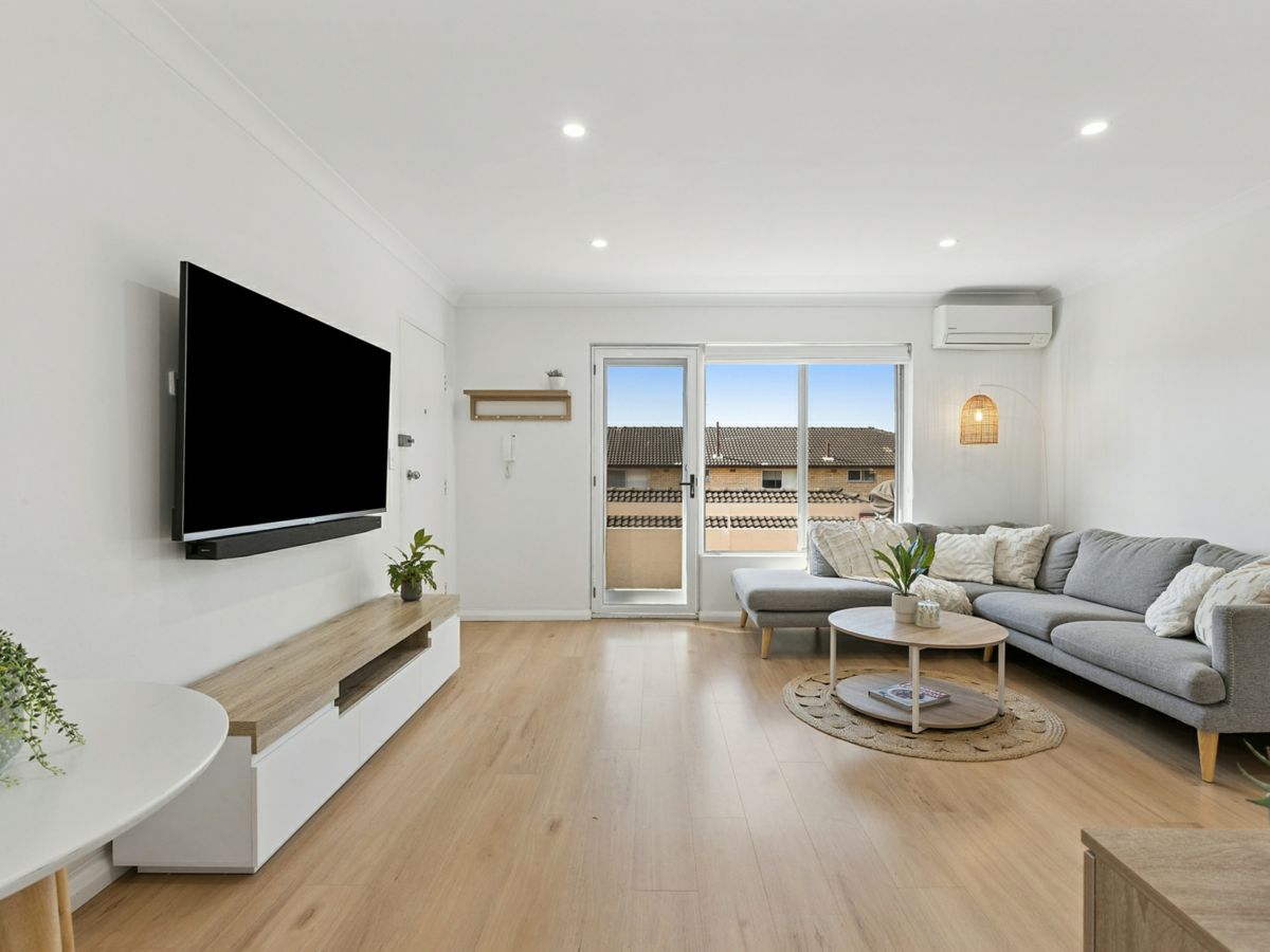 9/24 Lismore Avenue, Dee Why - image 1