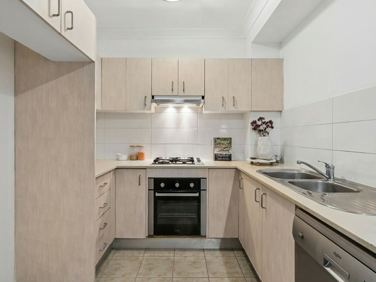 4/28 Brookvale Avenue, Brookvale - image 2