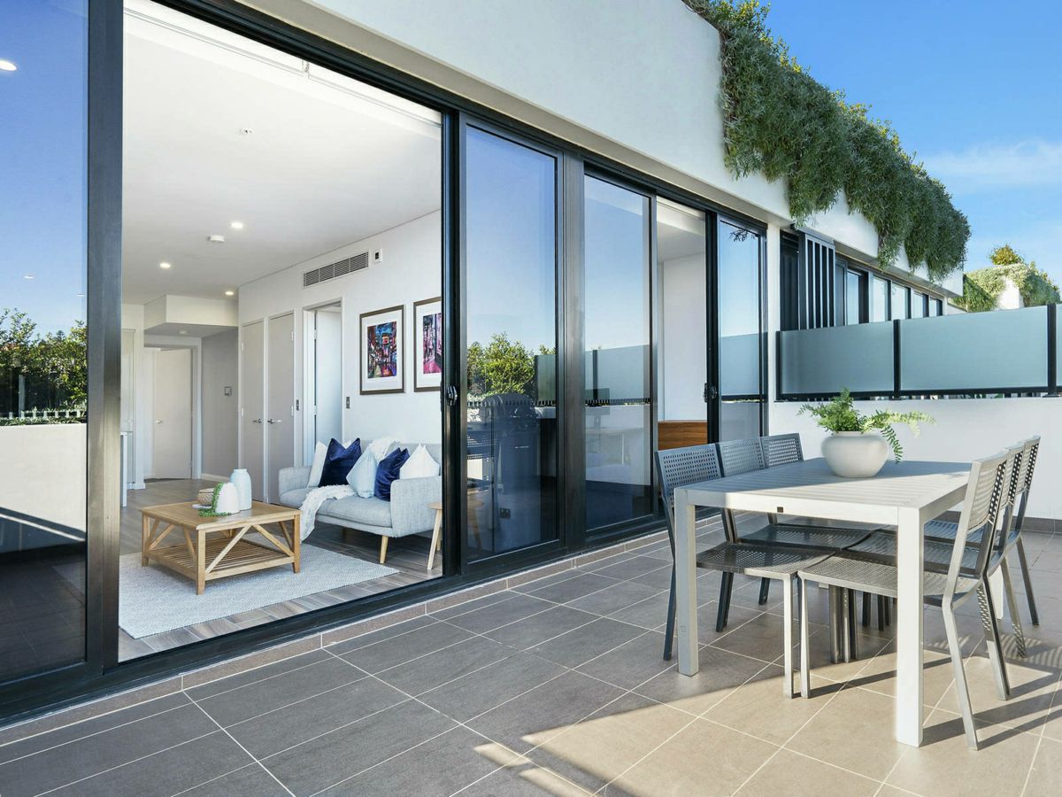 576/16 Oaks Avenue, Dee Why - image 2