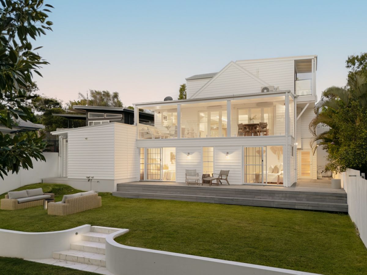 16 Adams Street, Sunshine Beach - image 2