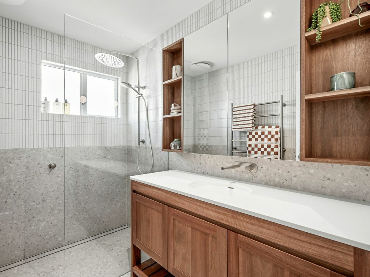 2/18 James Street, Noosaville - image 1