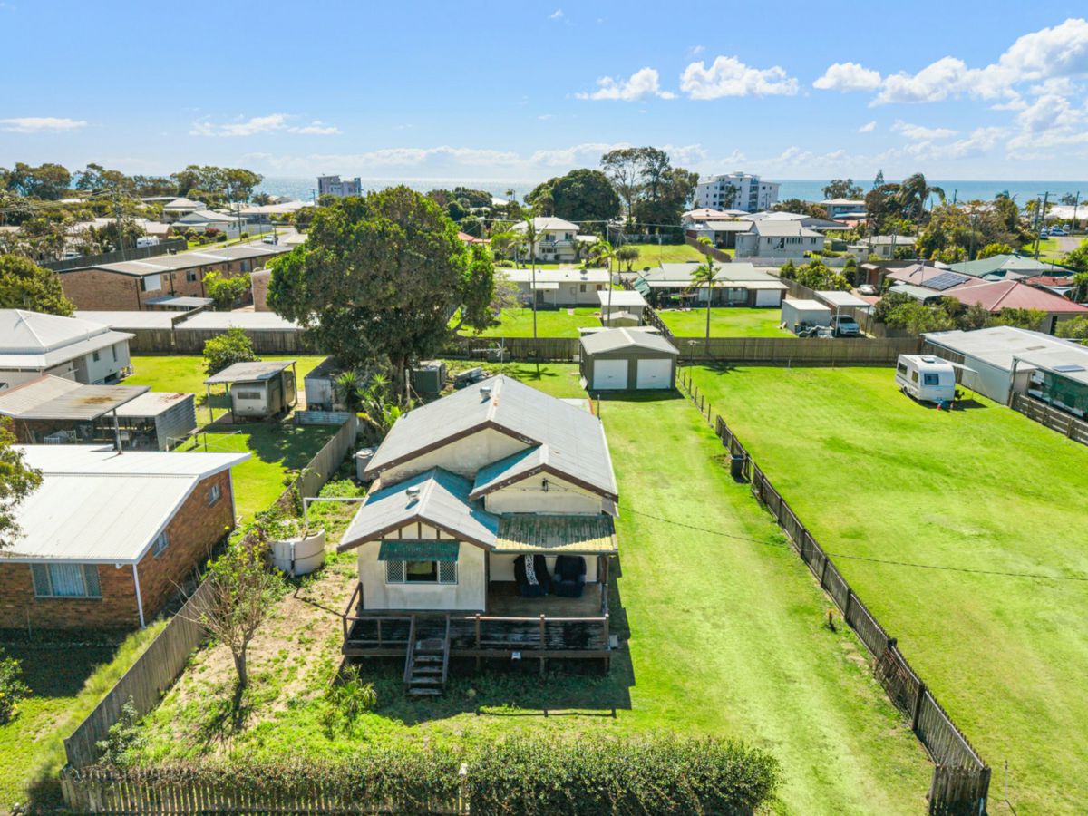 38 Shell Street, Urangan - image 1