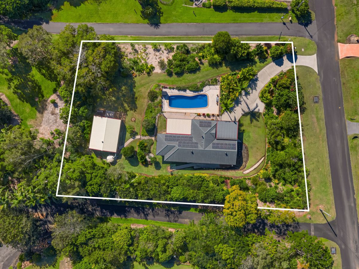 44 Whispering Valley Drive, Richmond Hill - image 2
