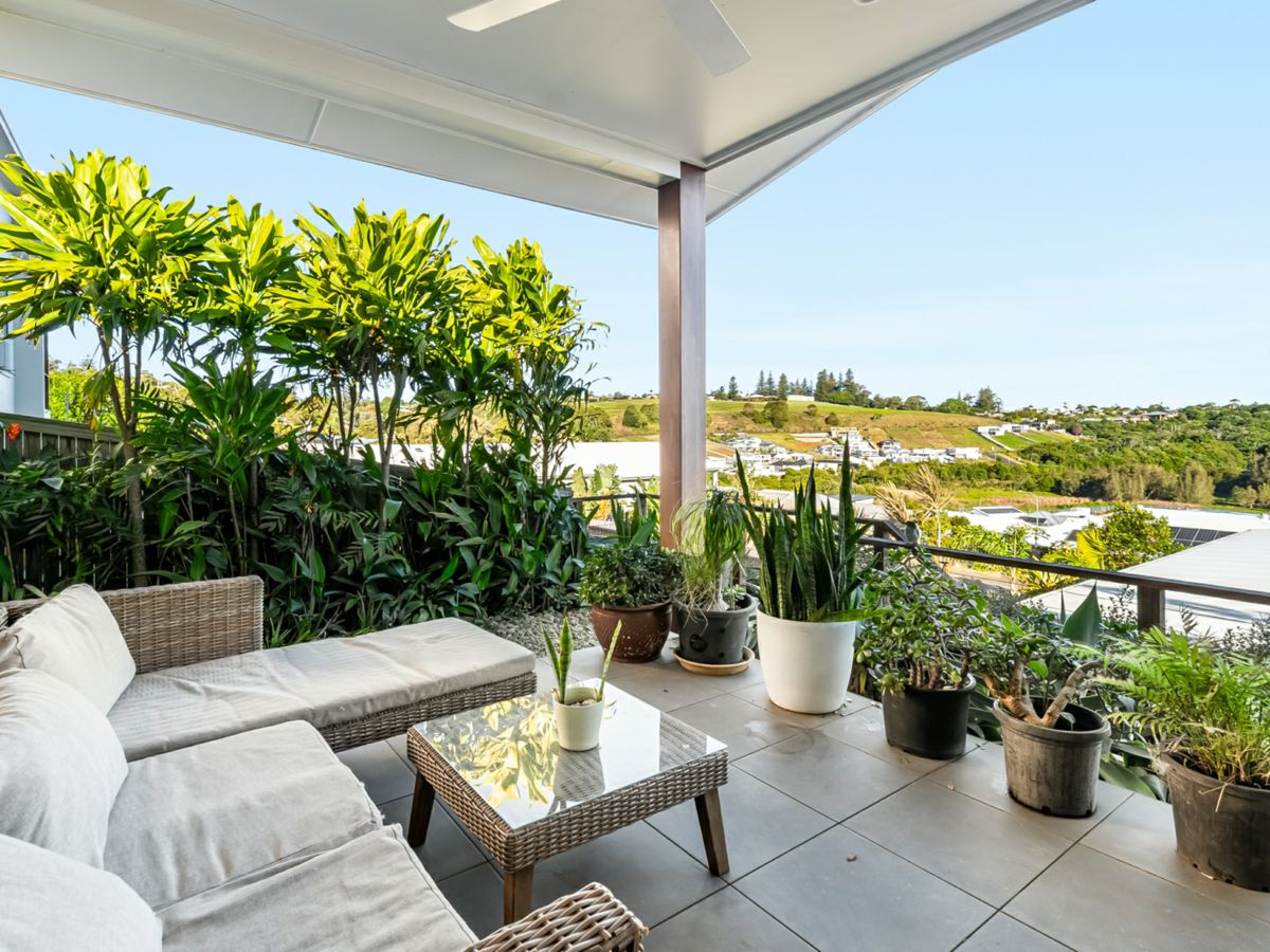 2/10 Sandbreak Crescent, Lennox Head - image 1
