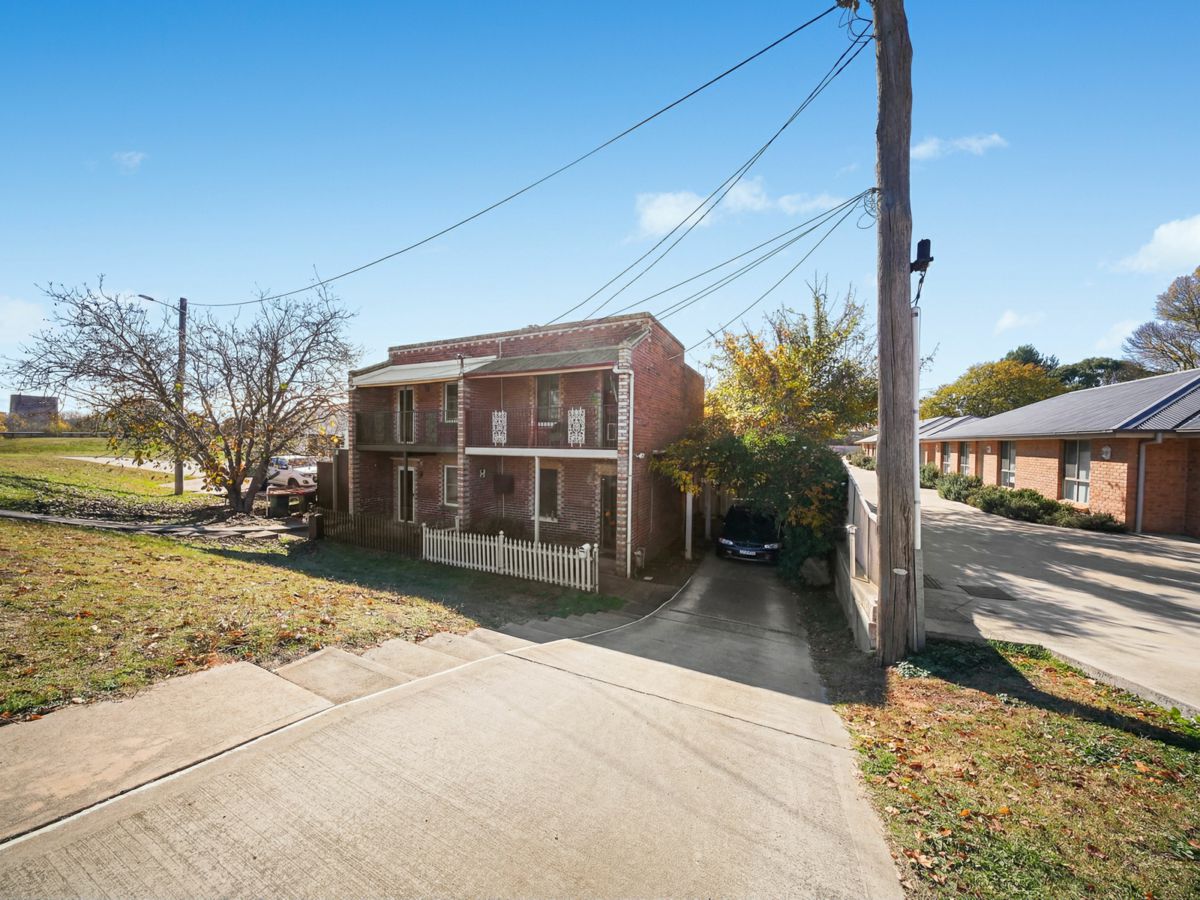 15 Russell Street, Gormans Hill - image 1