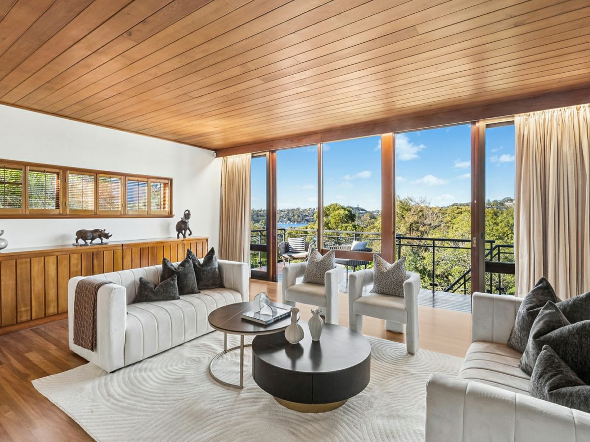 18 Emerstan Drive, Castle Cove - image 1
